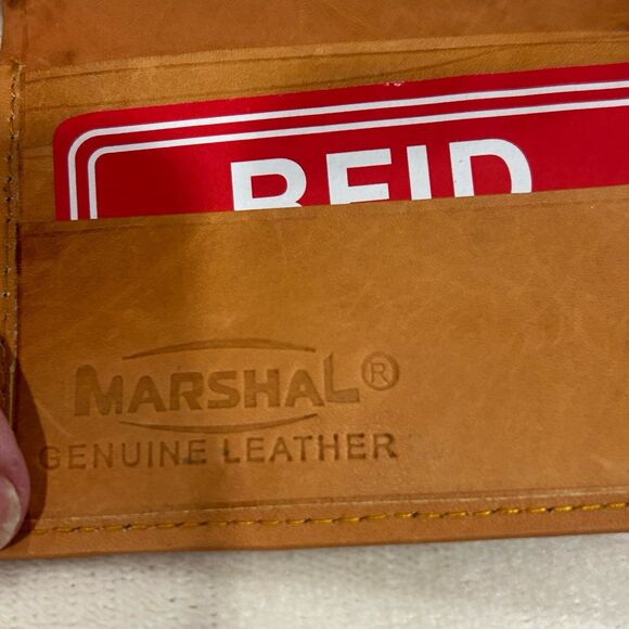Marshal Wallet Men’s Color Taupe Leather Sure-Pure-Perfect Compact - Picture 4 of 7
